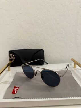 Ray-Ban
RB8147M TITANIUM SUNGLASSES Special Edition Round Silver
